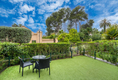 Fantastic Three-Bedroom Apartment in Las Mimosas Beach Gardens, Nueva Andalucía