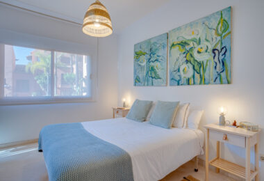Beautiful four-bedroom ground floor apartment located in Jardines de Don Carlos in Elviria.