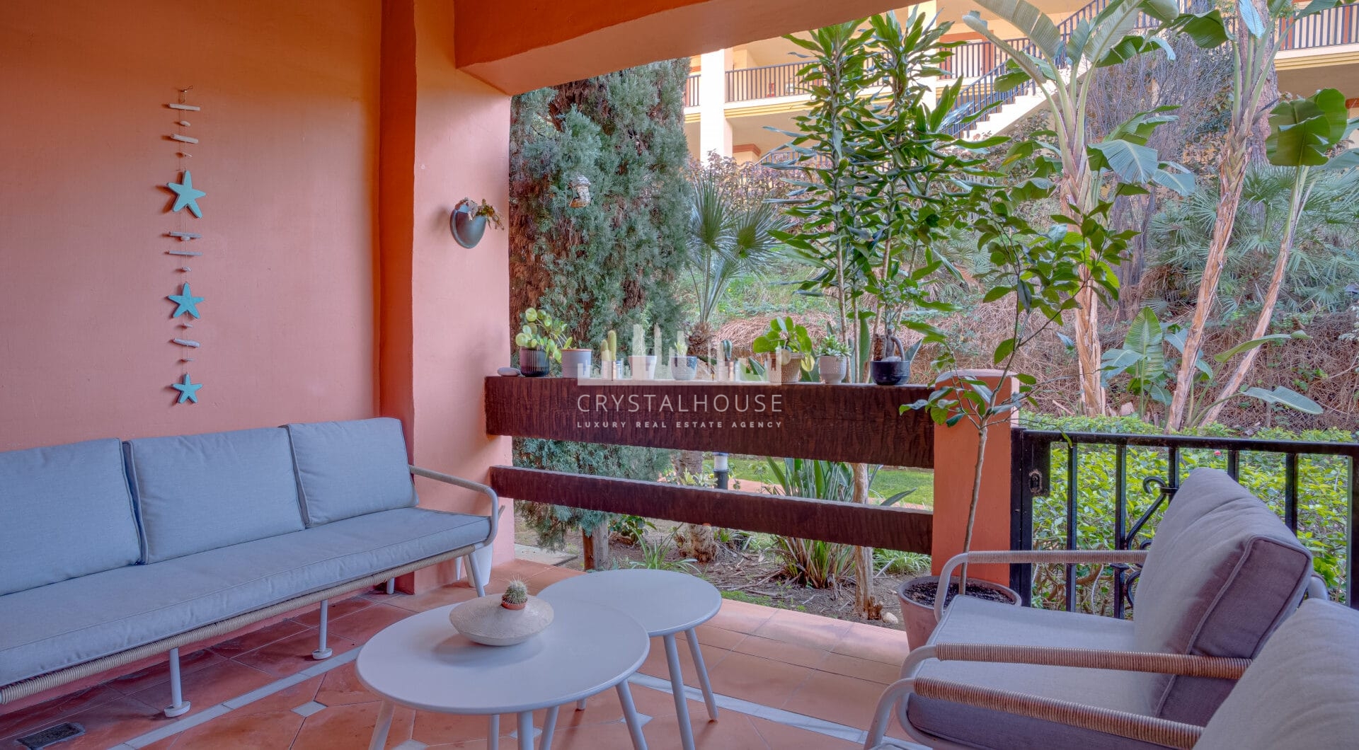 Beautiful four-bedroom ground floor apartment located in Jardines de Don Carlos in Elviria.