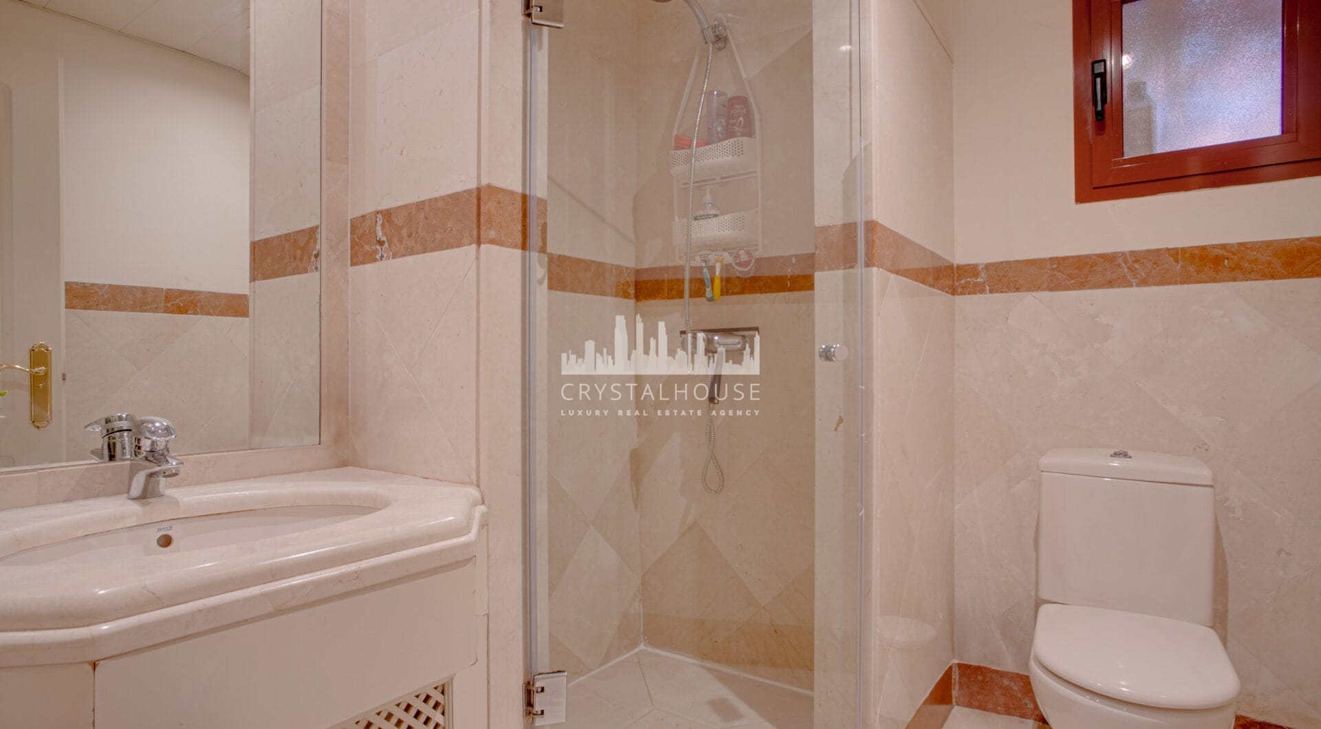 Beautiful four-bedroom ground floor apartment located in Jardines de Don Carlos in Elviria.