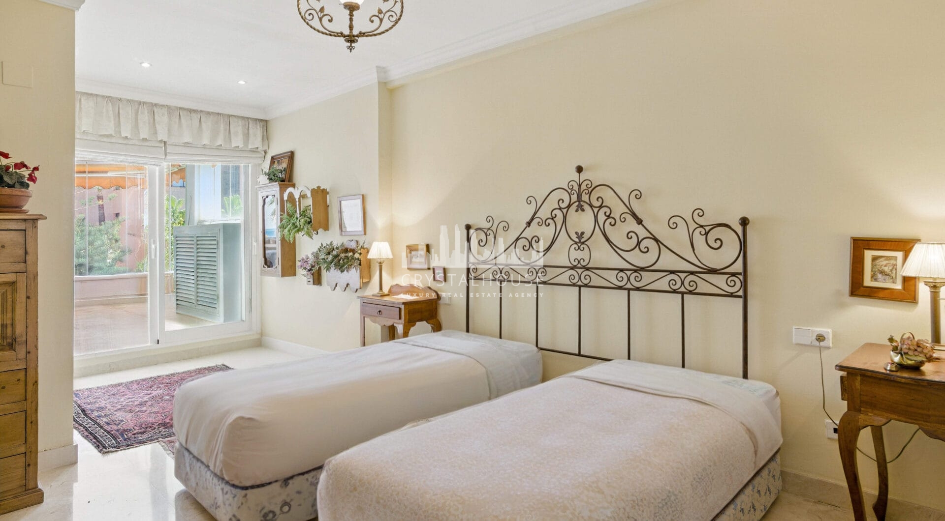 Exclusive Two-Bedroom South-Facing Apartment with Sea Views in La Herradura, Marbella