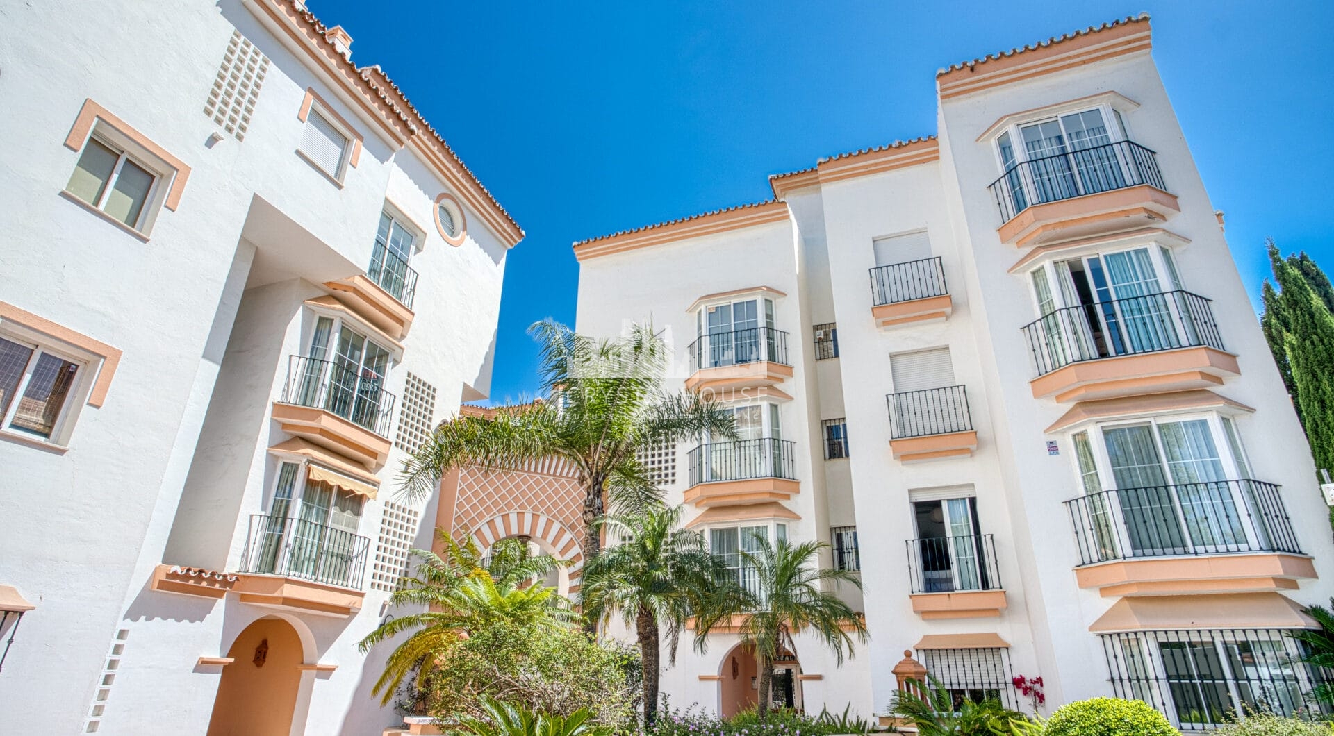 Exclusive Two-Bedroom South-Facing Apartment with Sea Views in La Herradura, Marbella