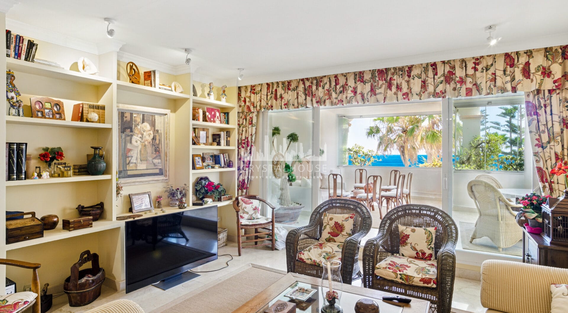 Exclusive Two-Bedroom South-Facing Apartment with Sea Views in La Herradura, Marbella