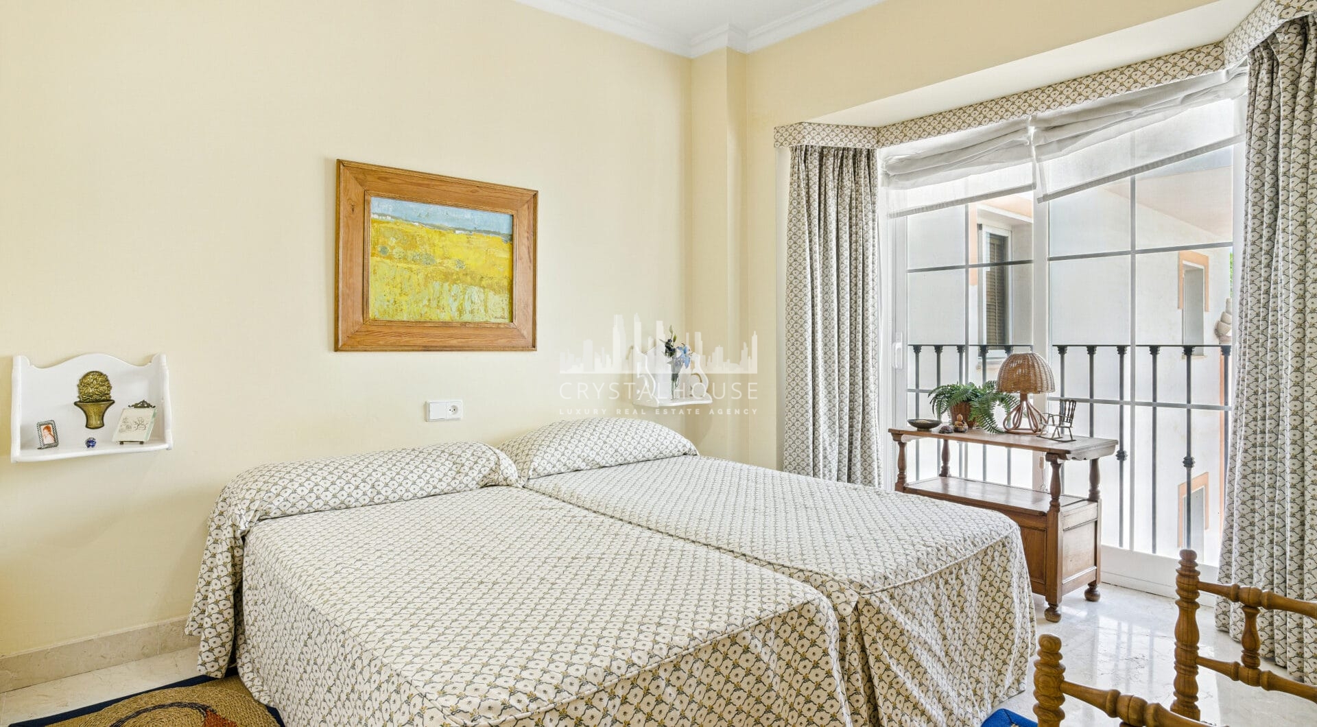 Exclusive Two-Bedroom South-Facing Apartment with Sea Views in La Herradura, Marbella