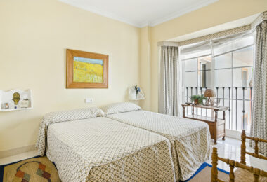 Exclusive Two-Bedroom South-Facing Apartment with Sea Views in La Herradura, Marbella