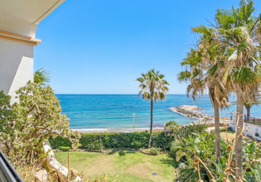 Exclusive Two-Bedroom South-Facing Apartment with Sea Views in La Herradura, Marbella