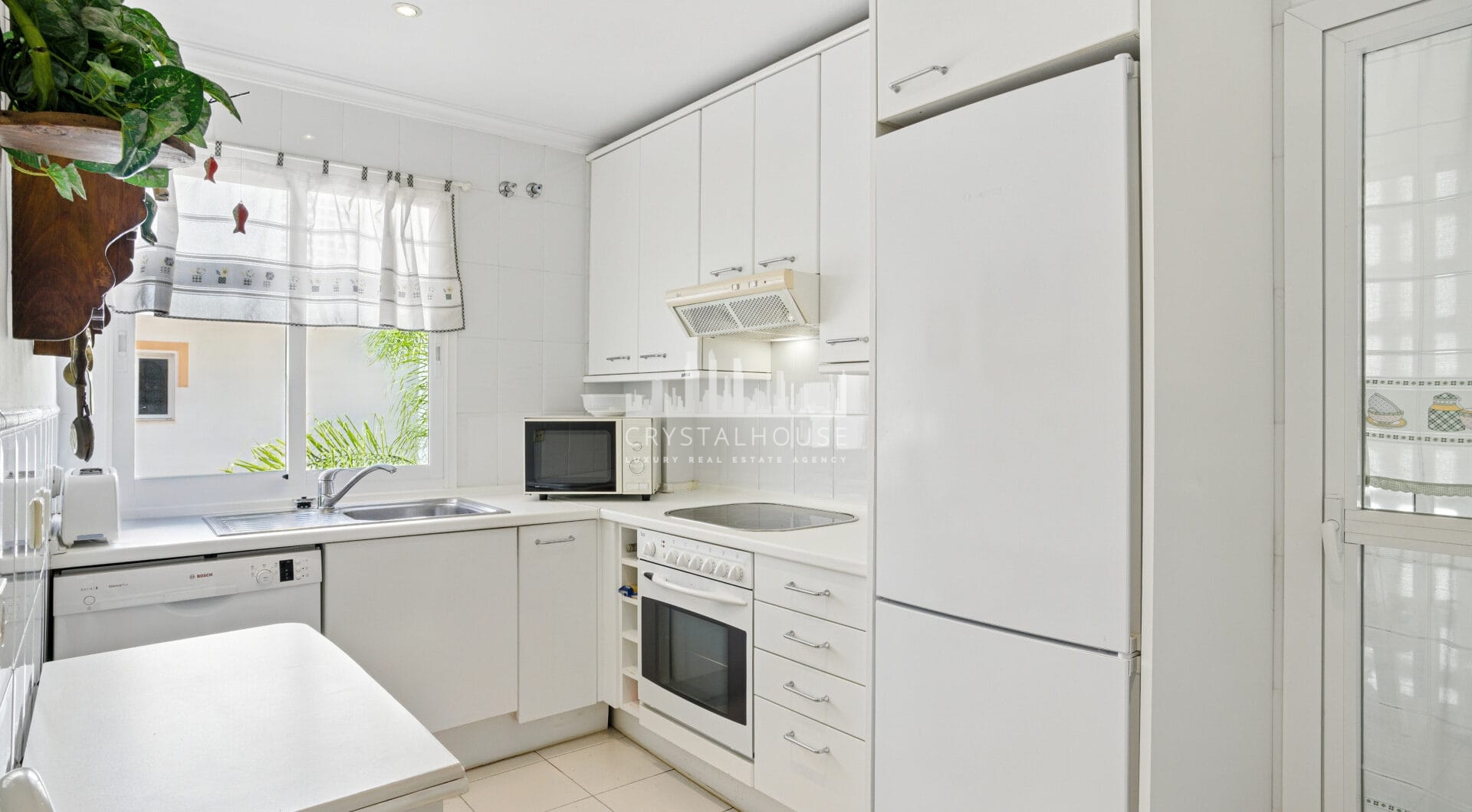 Exclusive Two-Bedroom South-Facing Apartment with Sea Views in La Herradura, Marbella
