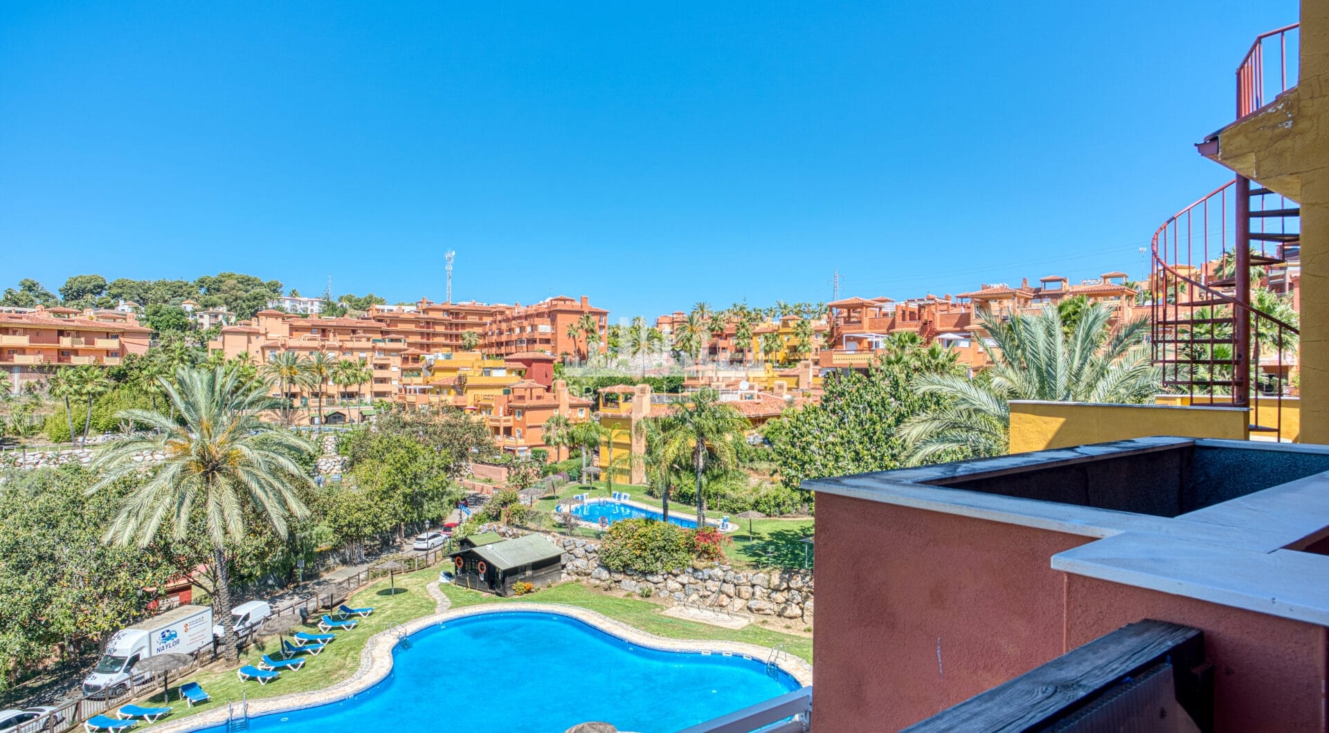 Lovely two bedroom, south west facing apartment in La Reserva de Marbella; with sea views