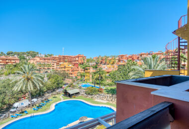Lovely two bedroom, south west facing apartment in La Reserva de Marbella; with sea views
