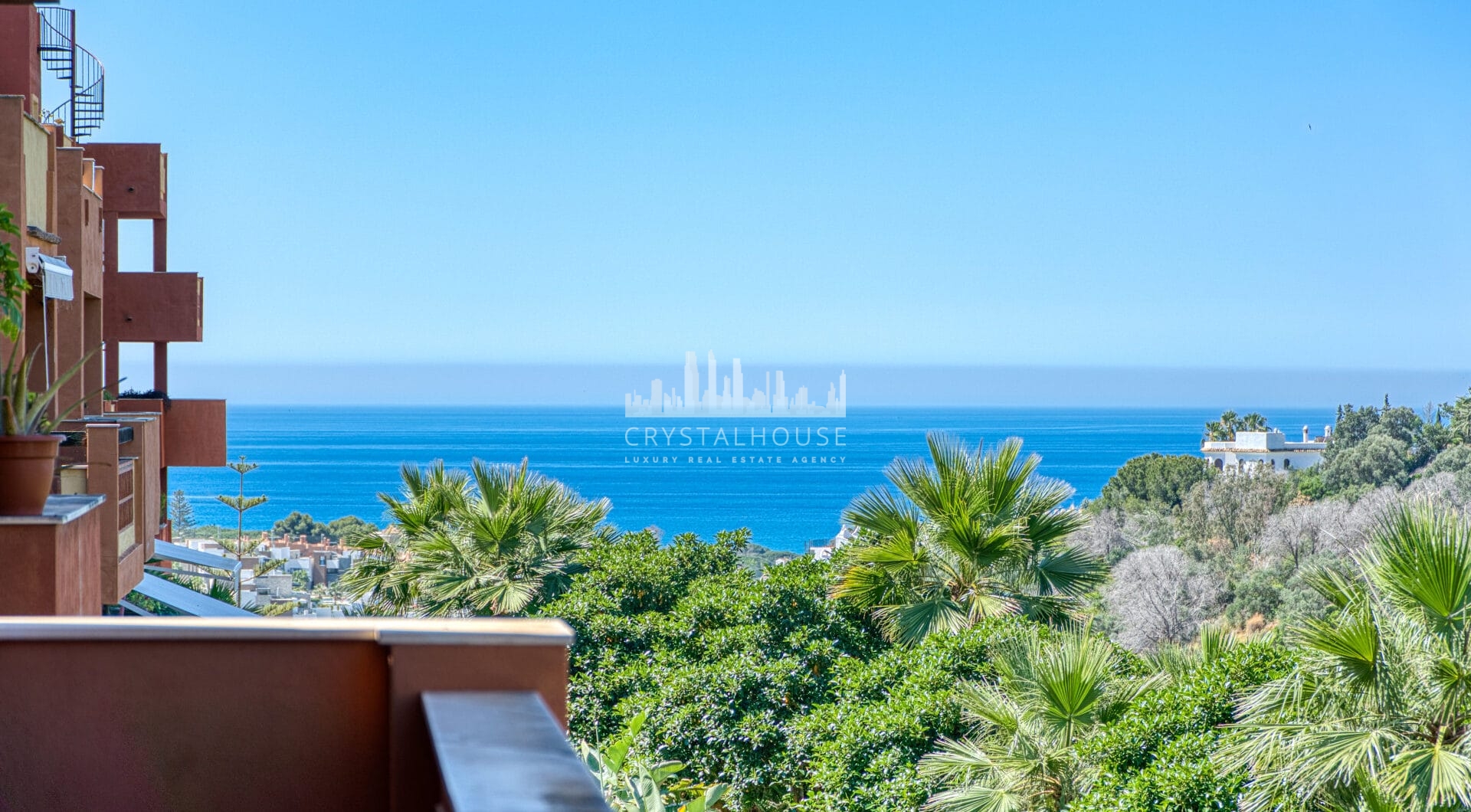 Lovely two bedroom, south west facing apartment in La Reserva de Marbella; with sea views