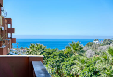 Lovely two bedroom, south west facing apartment in La Reserva de Marbella; with sea views