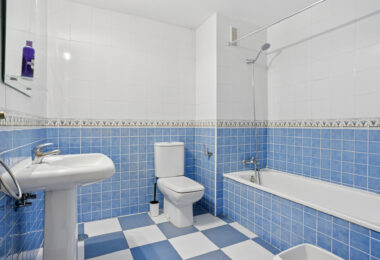 Lovely two bedroom, south west facing apartment in La Reserva de Marbella; with sea views