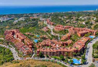 Lovely two bedroom, south west facing apartment in La Reserva de Marbella; with sea views