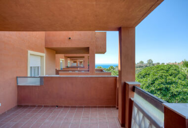 Lovely two bedroom, south west facing apartment in La Reserva de Marbella; with sea views