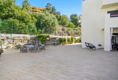 Spacious three bedroom, south west facing apartment in the gated community Ribera Luar, Estepona with large private garden