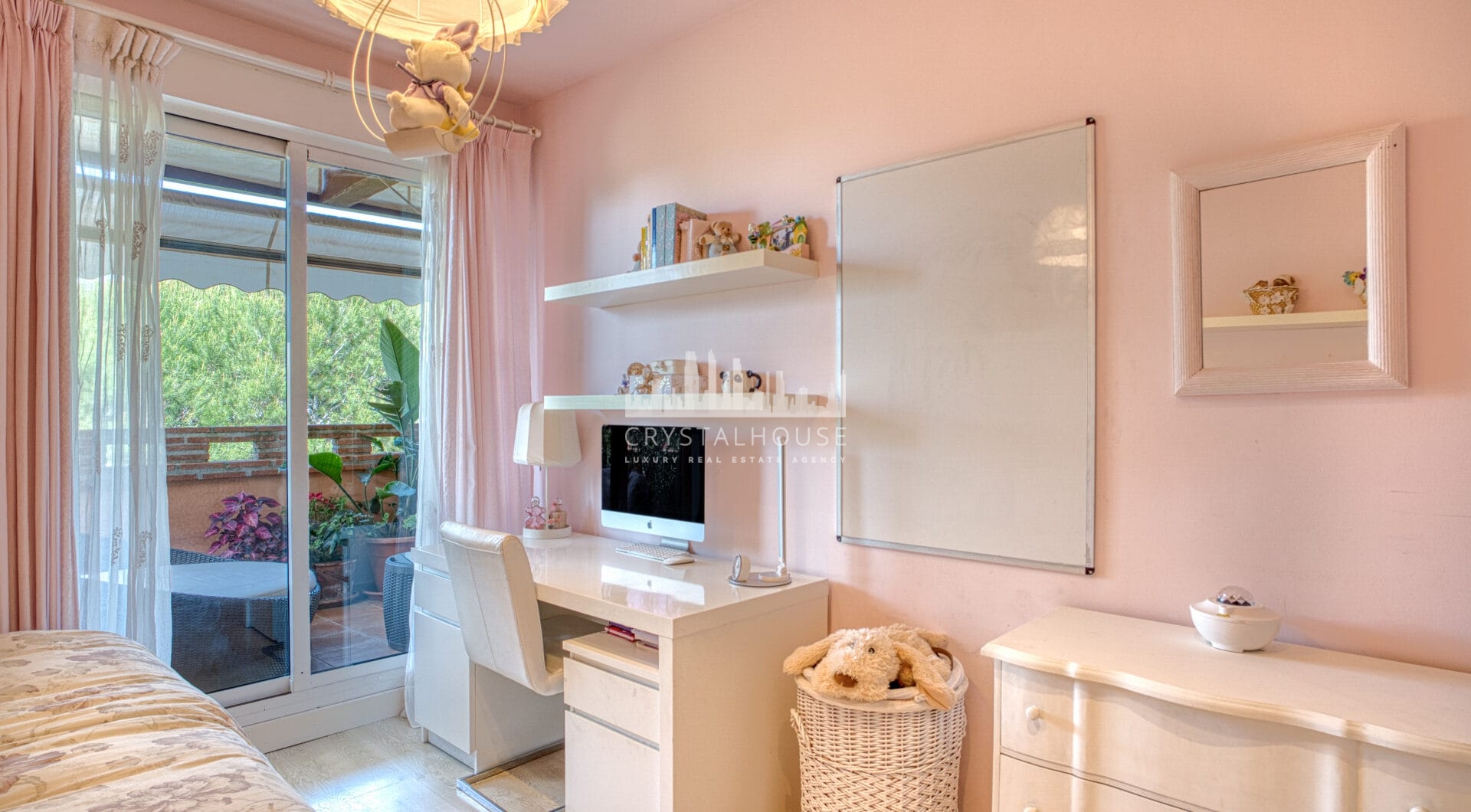 Lovely three bedroom apartment located in the heart of the Golden Mile of Marbella, Costa Nagüeles III