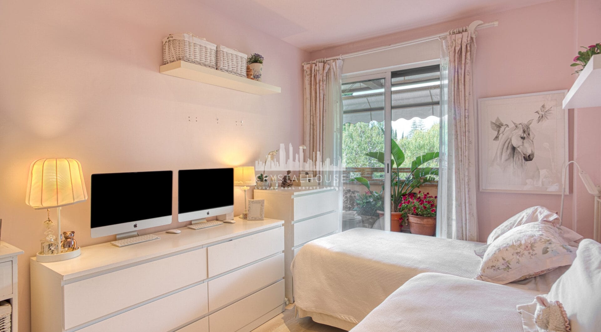 Lovely three bedroom apartment located in the heart of the Golden Mile of Marbella, Costa Nagüeles III