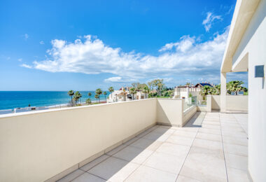Luxurious four-bedroom duplex penthouse located in a beachfront community on Marbella’s prestigious New Golden Mile with sea views