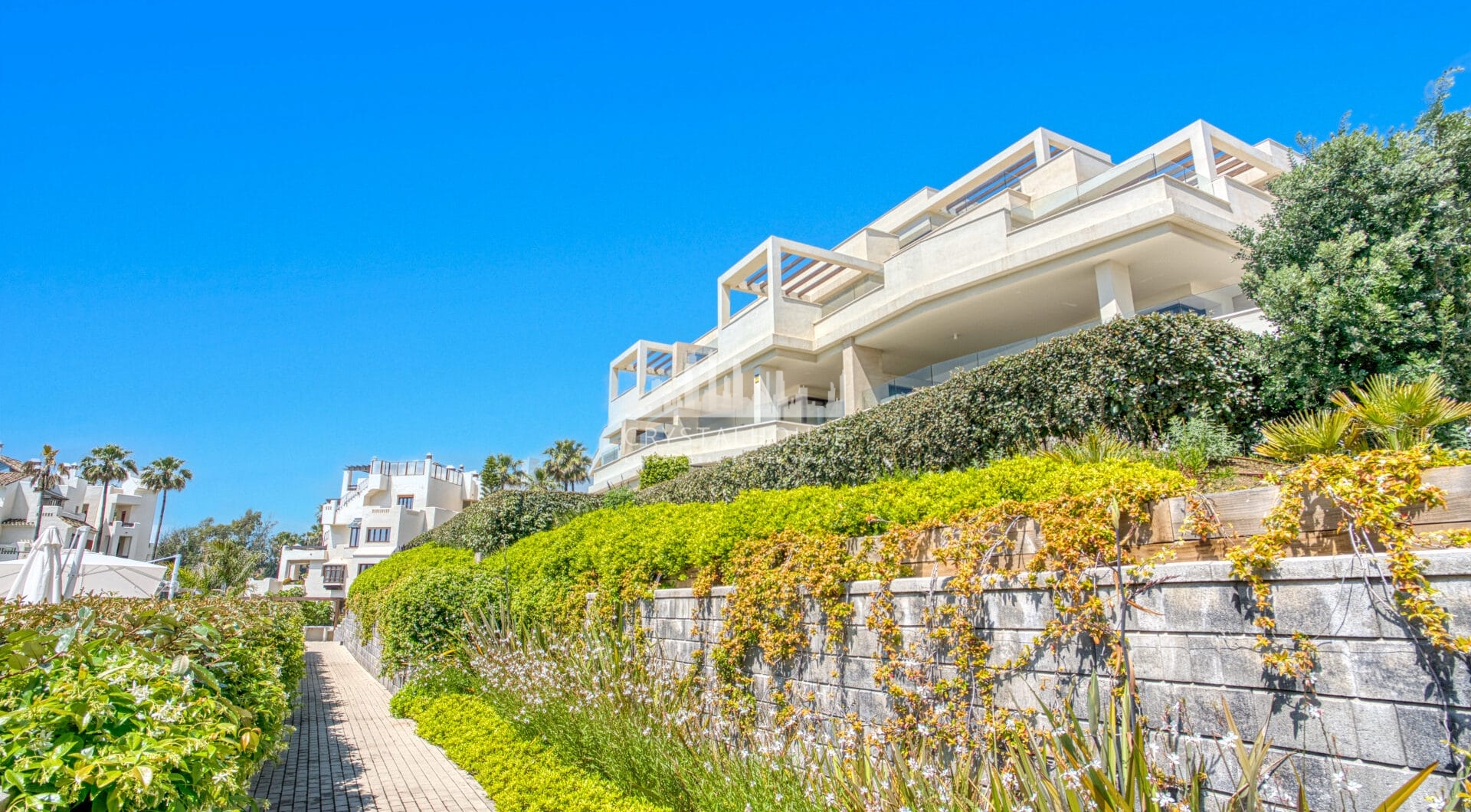 Luxurious four-bedroom duplex penthouse located in a beachfront community on Marbella’s prestigious New Golden Mile with sea views