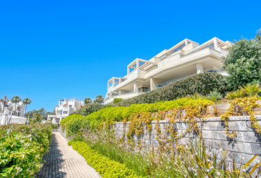 Luxurious four-bedroom duplex penthouse located in a beachfront community on Marbella’s prestigious New Golden Mile with sea views