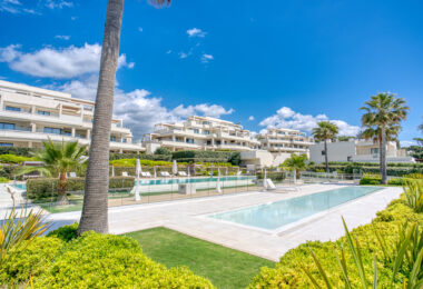 Luxurious four-bedroom duplex penthouse located in a beachfront community on Marbella’s prestigious New Golden Mile with sea views