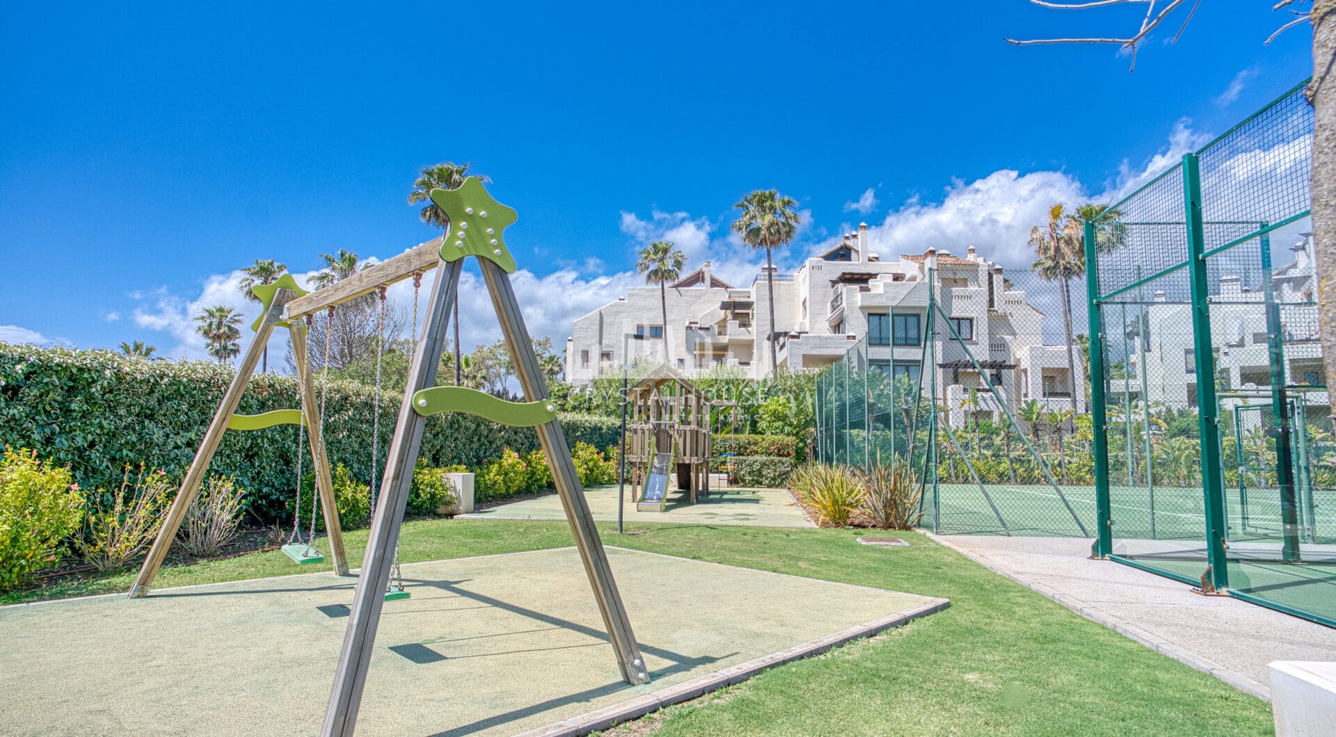 Luxurious four-bedroom duplex penthouse located in a beachfront community on Marbella’s prestigious New Golden Mile with sea views