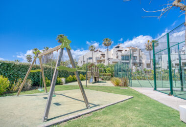 Luxurious four-bedroom duplex penthouse located in a beachfront community on Marbella’s prestigious New Golden Mile with sea views