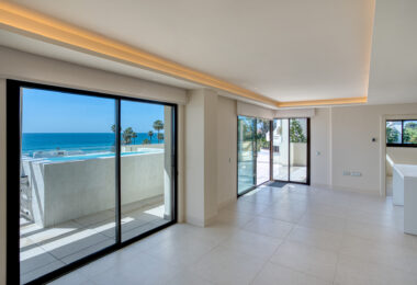 Luxurious four-bedroom duplex penthouse located in a beachfront community on Marbella’s prestigious New Golden Mile with sea views
