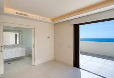 Luxurious four-bedroom duplex penthouse located in a beachfront community on Marbella’s prestigious New Golden Mile with sea views
