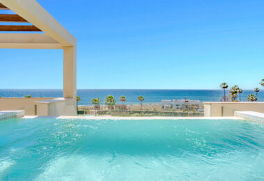 Luxurious four-bedroom duplex penthouse located in a beachfront community on Marbella’s prestigious New Golden Mile with sea views