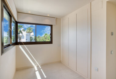Luxurious four-bedroom duplex penthouse located in a beachfront community on Marbella’s prestigious New Golden Mile with sea views