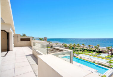 Luxurious four-bedroom duplex penthouse located in a beachfront community on Marbella’s prestigious New Golden Mile with sea views