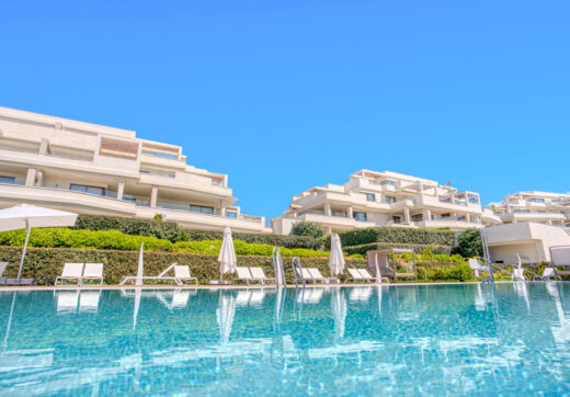 Luxurious four-bedroom duplex penthouse located in a beachfront community on Marbella’s prestigious New Golden Mile with sea views