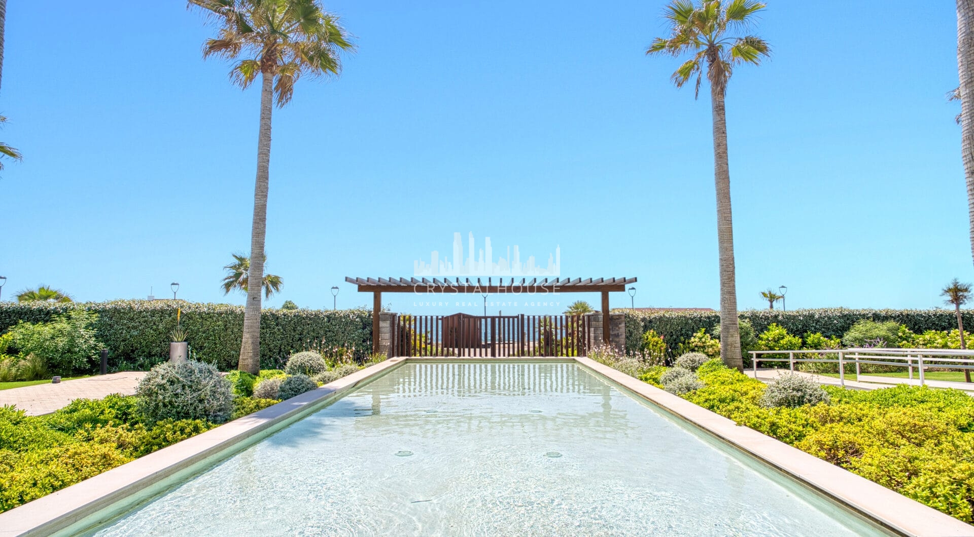 Luxurious four-bedroom duplex penthouse located in a beachfront community on Marbella’s prestigious New Golden Mile with sea views