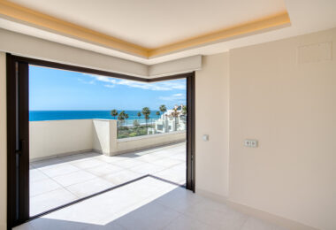 Luxurious four-bedroom duplex penthouse located in a beachfront community on Marbella’s prestigious New Golden Mile with sea views