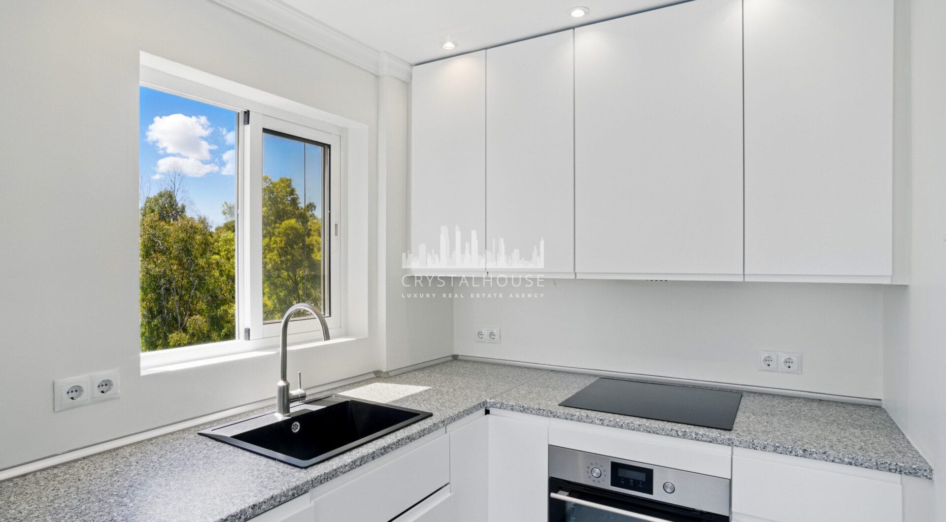 Fully Renovated, One Bedroom Apartment in Río Verde, On Marbella´s prestigious Golden Mile