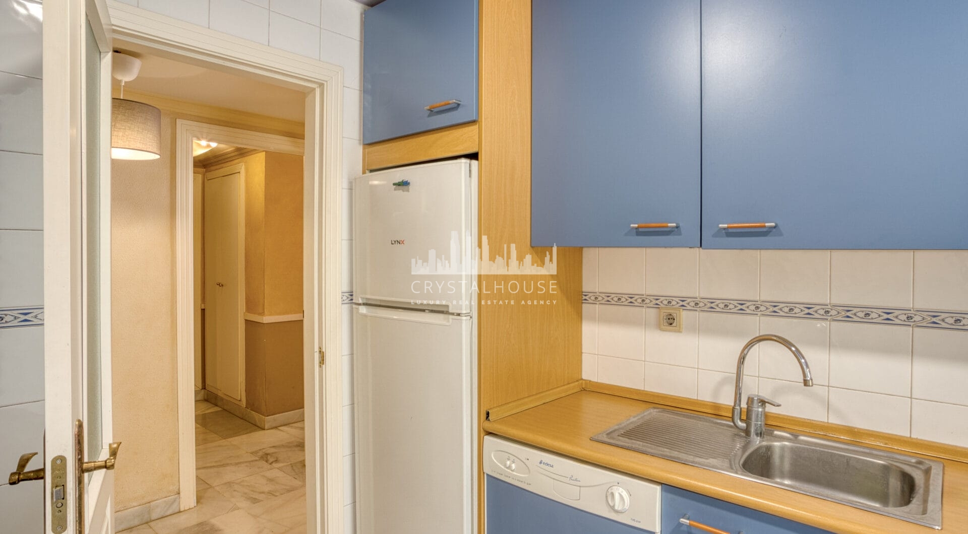 Charming three bedroom, ground floor apartment located in the sought-after community of Pinos de Nagüeles, in Marbella’s prestigious Golden Mile