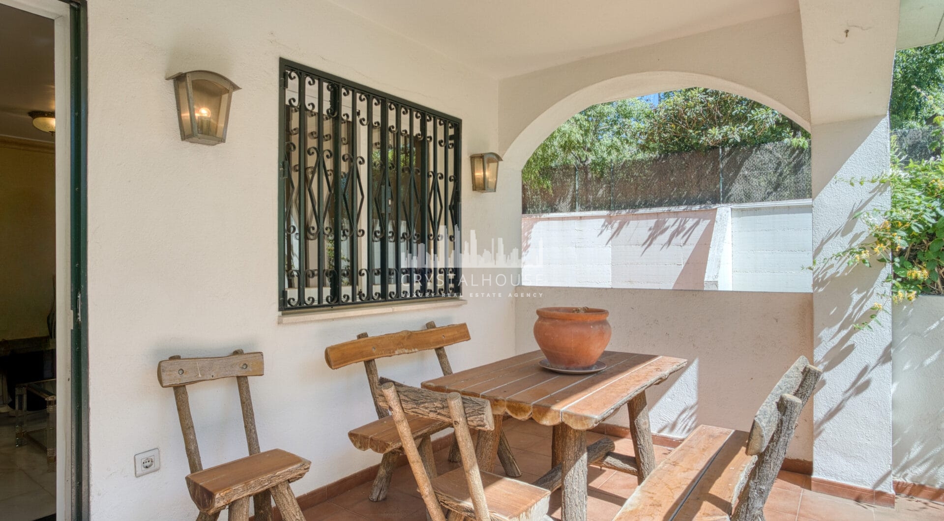 Charming three bedroom, ground floor apartment located in the sought-after community of Pinos de Nagüeles, in Marbella’s prestigious Golden Mile