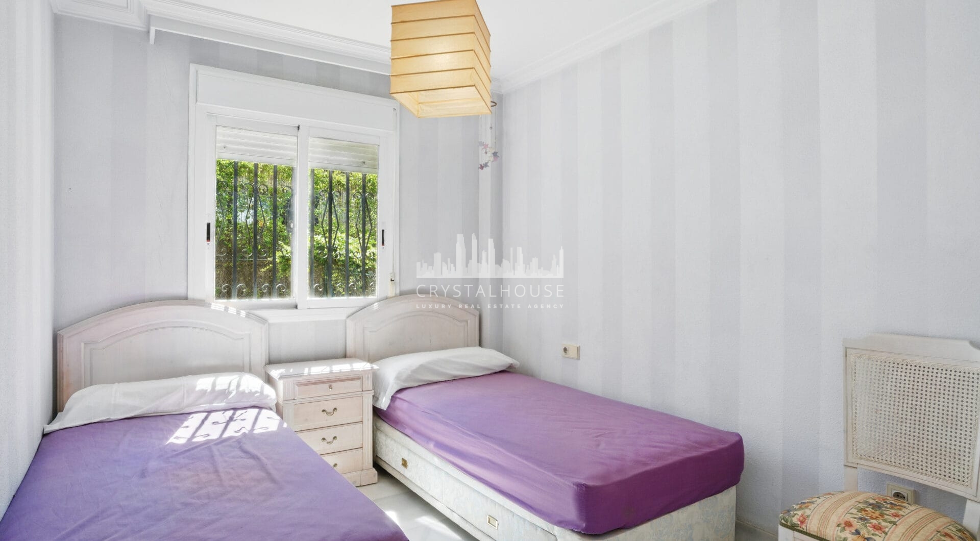 Charming three bedroom, ground floor apartment located in the sought-after community of Pinos de Nagüeles, in Marbella’s prestigious Golden Mile