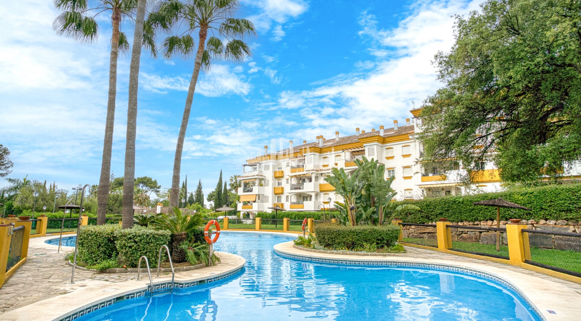 Charming three bedroom, ground floor apartment located in the sought-after community of Pinos de Nagüeles, in Marbella’s prestigious Golden Mile