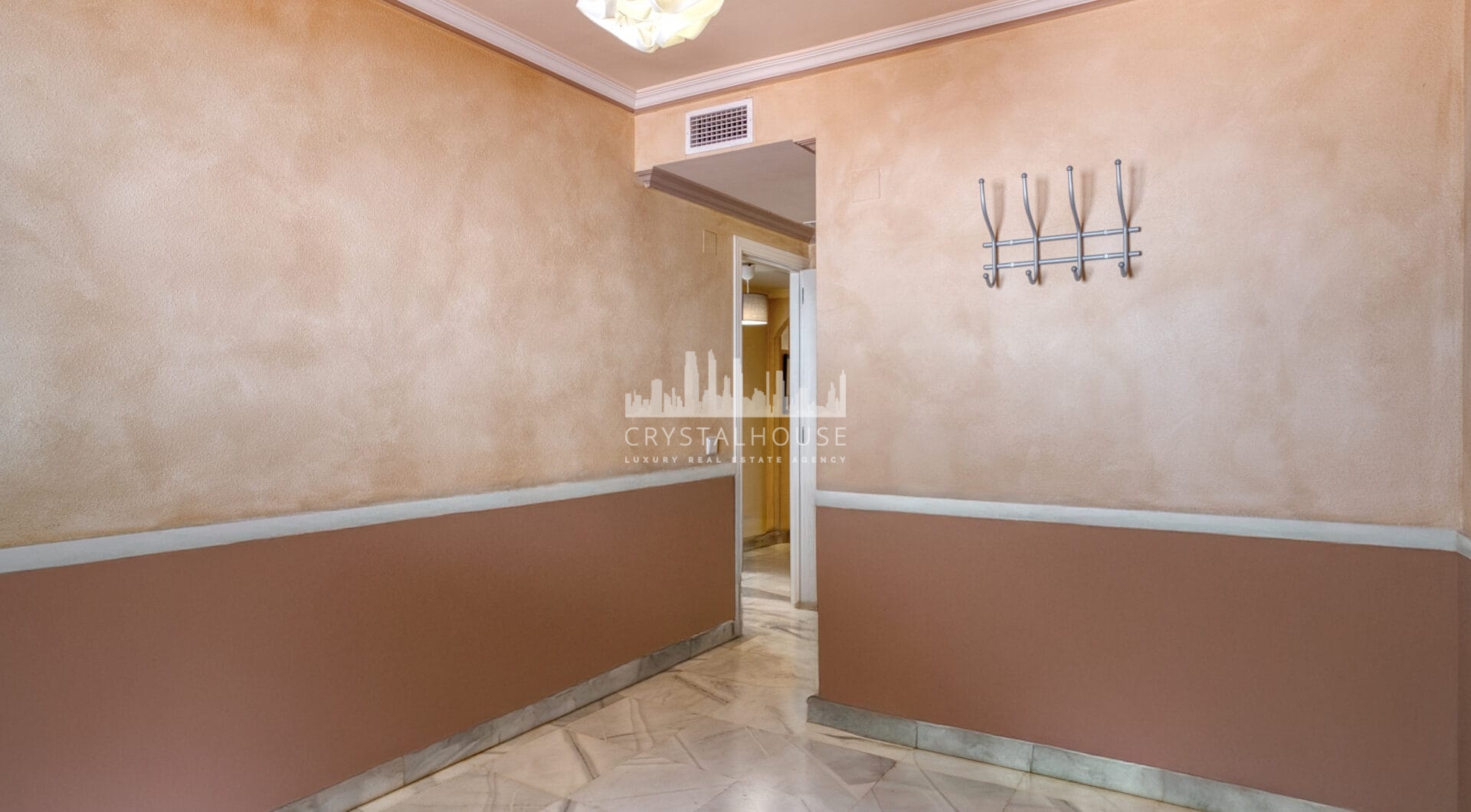 Charming three bedroom, ground floor apartment located in the sought-after community of Pinos de Nagüeles, in Marbella’s prestigious Golden Mile