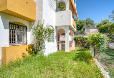 Charming three bedroom, ground floor apartment located in the sought-after community of Pinos de Nagüeles, in Marbella’s prestigious Golden Mile
