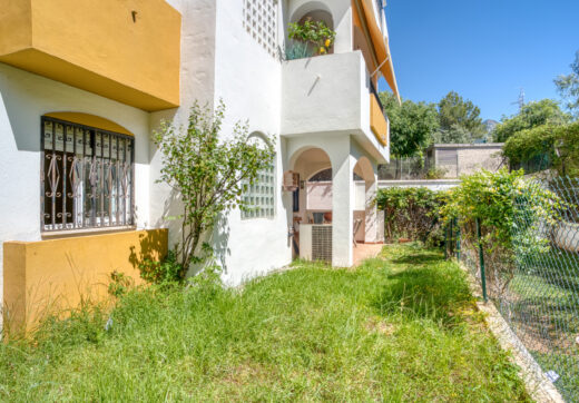 Charming three bedroom, ground floor apartment located in the sought-after community of Pinos de Nagüeles, in Marbella’s prestigious Golden Mile