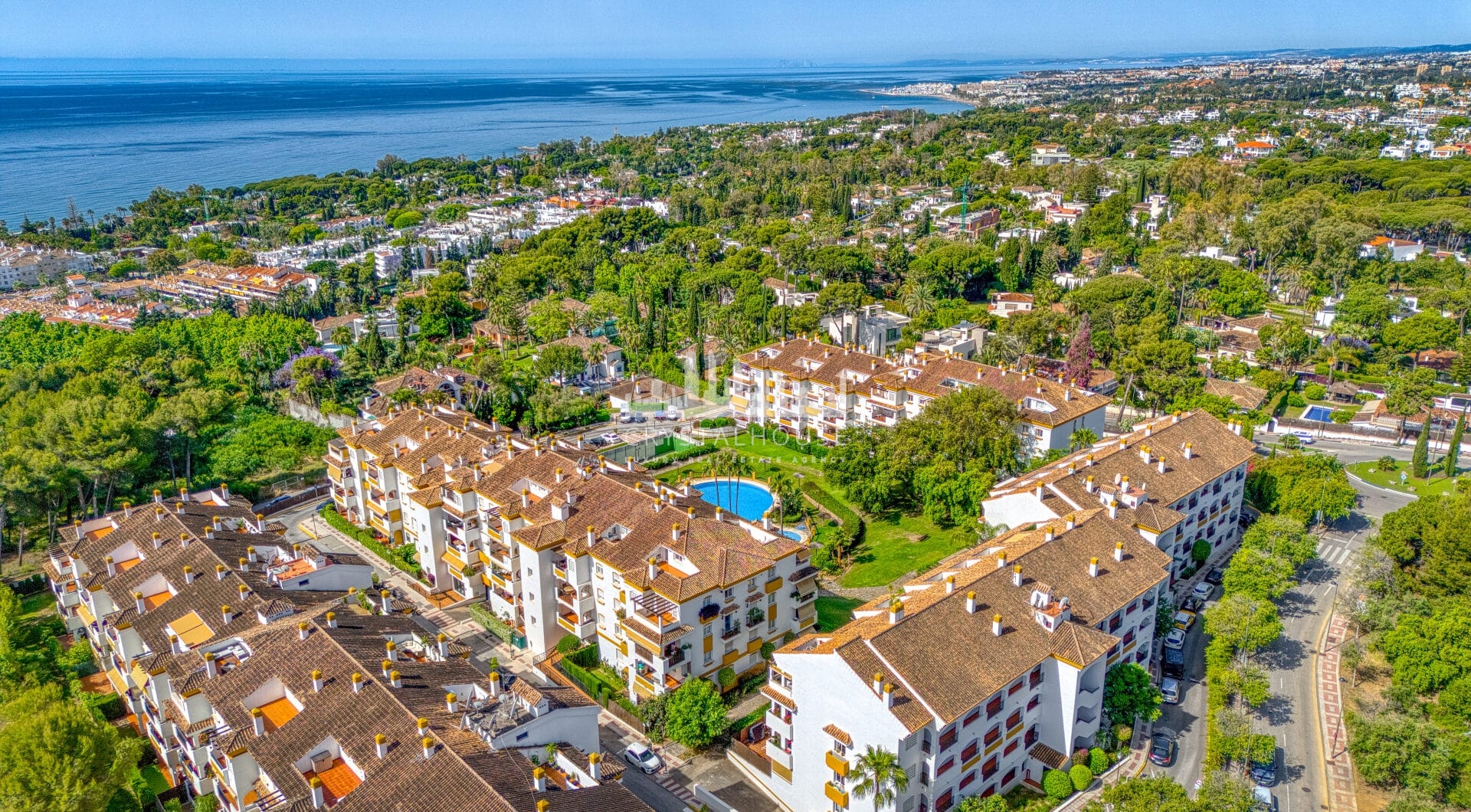 Charming three bedroom, ground floor apartment located in the sought-after community of Pinos de Nagüeles, in Marbella’s prestigious Golden Mile