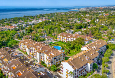 Charming three bedroom, ground floor apartment located in the sought-after community of Pinos de Nagüeles, in Marbella’s prestigious Golden Mile