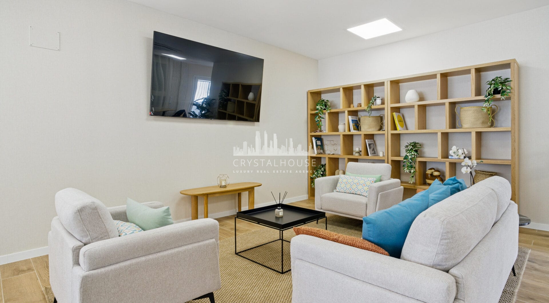 Beautifully appointed three bedroom townhouse, located in the exclusive Cala Serena Village in the heart of La Cala de Mijas
