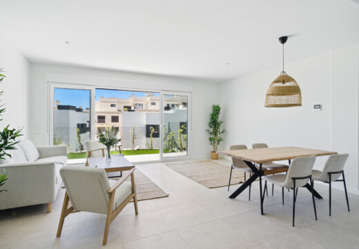 Beautifully appointed three bedroom townhouse, located in the exclusive Cala Serena Village in the heart of La Cala de Mijas