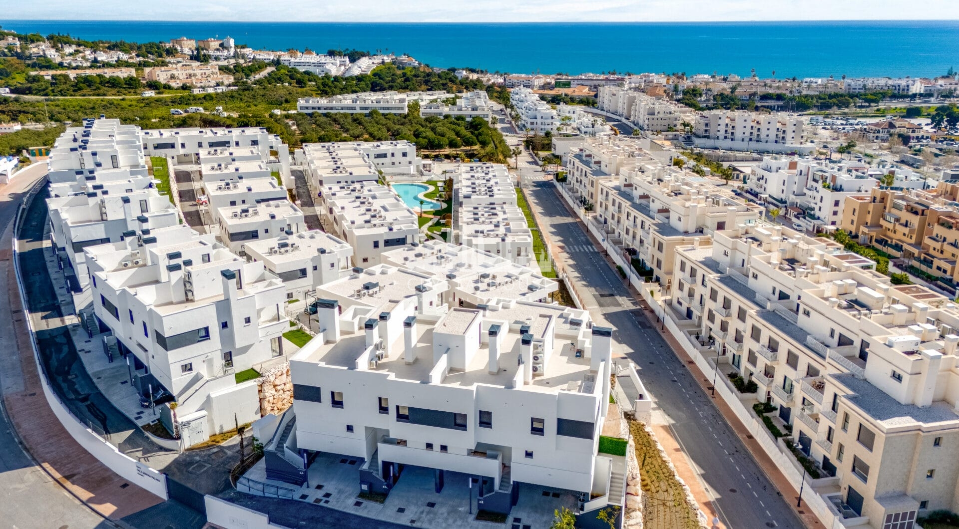 Beautifully appointed three bedroom townhouse, located in the exclusive Cala Serena Village in the heart of La Cala de Mijas