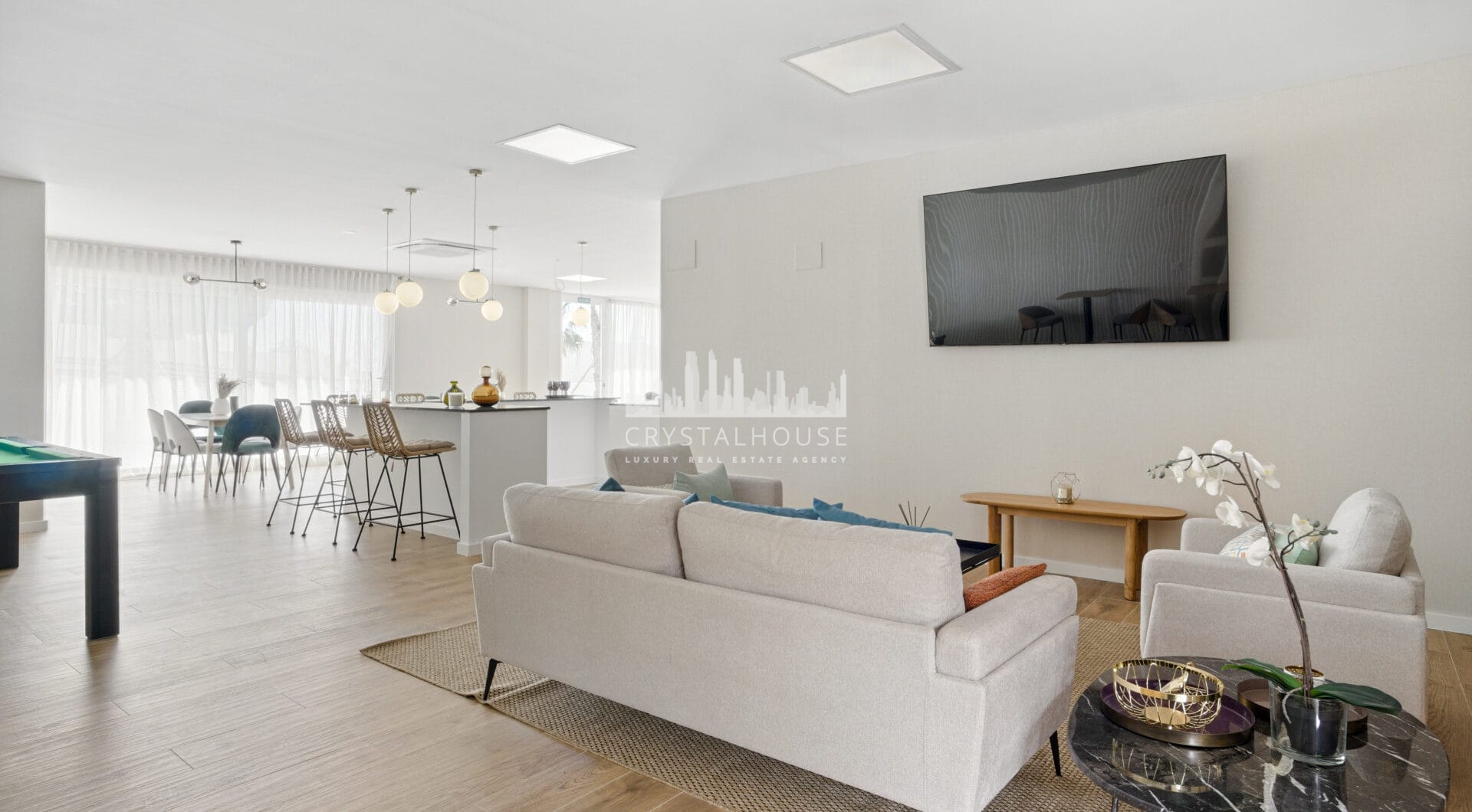 Beautifully appointed three bedroom townhouse, located in the exclusive Cala Serena Village in the heart of La Cala de Mijas