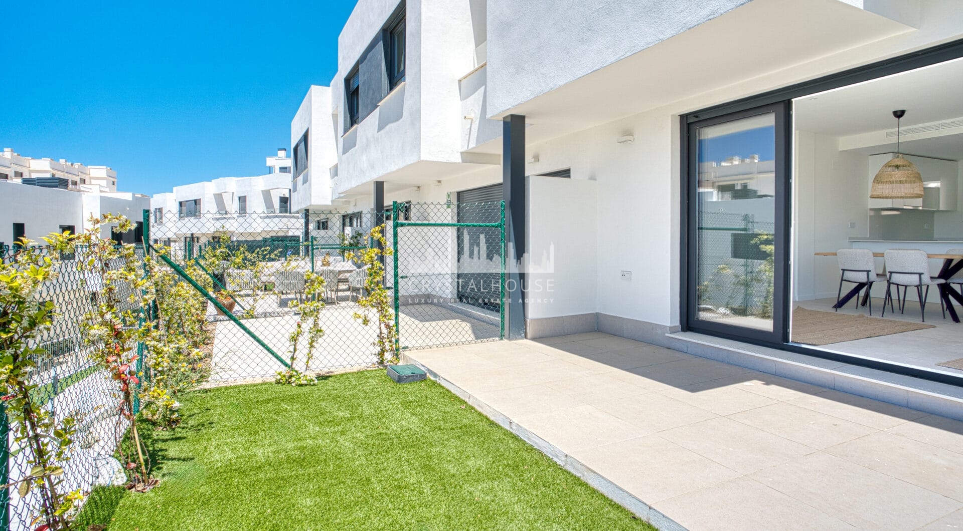Beautifully appointed three bedroom townhouse, located in the exclusive Cala Serena Village in the heart of La Cala de Mijas
